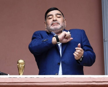 Maradona koronavirus şübhəsi ilə komandadan kənarlaşdırıldı