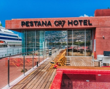 Ronaldo mehmanxanalarını pulsuz istifadəyə verəcək - FOTO