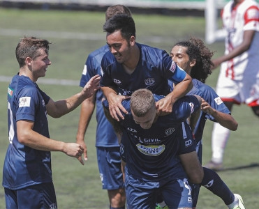 Bu ölkədə futbol çempionatı dayandırıldı, lider qalib elan olundu