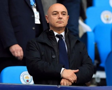 Tottenhem'in prezidenti stadion işçilərini öz evində çalışdıracaq