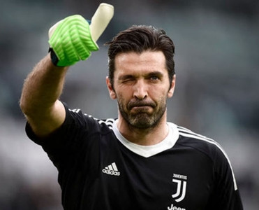 Yuventus Buffon'la yeni müqavilə imzalayır