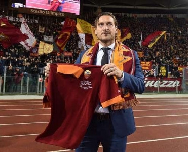 Roma'nın düşərgəsinə ayağımı da basmaram - Totti