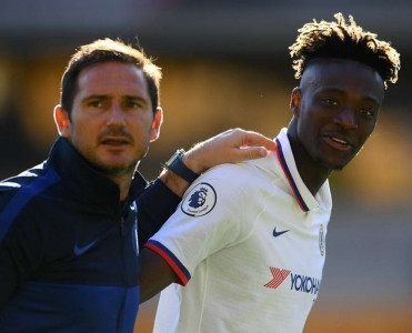 Çelsi'də futbolçuların maaşını azaldır