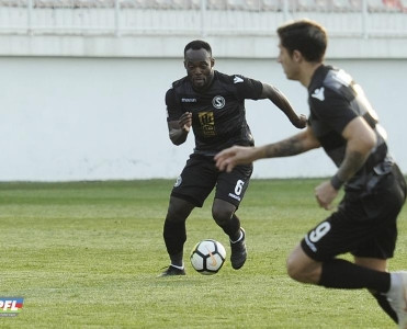 Səbail'in futbolçusu Çelsi'nin tarixi rəmzi komandasında - FOTO