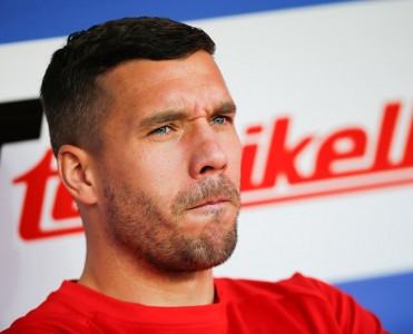 Podolski məşhur idmançı ilə güləşəcək