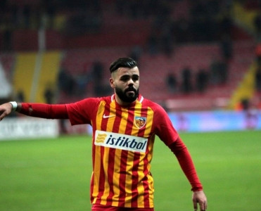 Türkiyəli futbolçu millimizdən imtina etdi