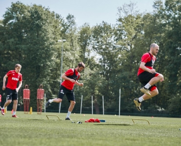 Bundesliqa klubunun 3 futbolçusunda koronavirus aşkarlandı