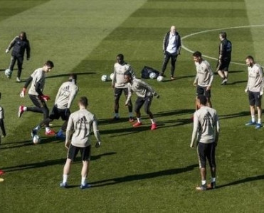 Real'da məşqləri bərpa edir