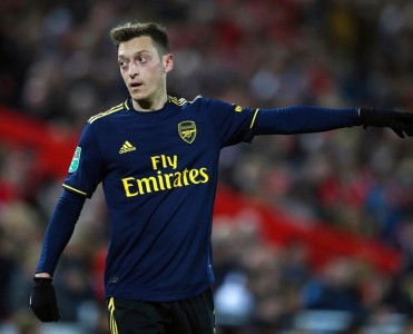 Özil'dən nümunəvi addım