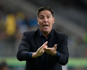 Millinin baş məşqçisi 3 aylıq maaşının kəsilməsinə razı oldu