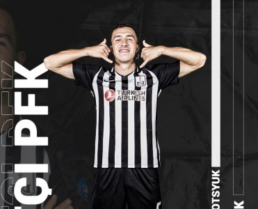 Neftçi futbolçusu ilə müqaviləni yenilədi