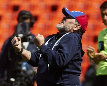 Maradona'dan yeni müqavilə