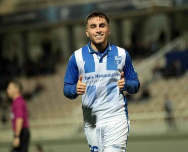 Beşiktaş millimizin futbolçusu ilə maraqlanır