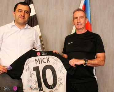 Neftçi onunla yollarını ayırdı