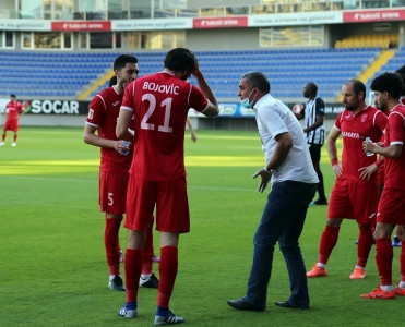 Keşlə onlarla yollarını ayırır