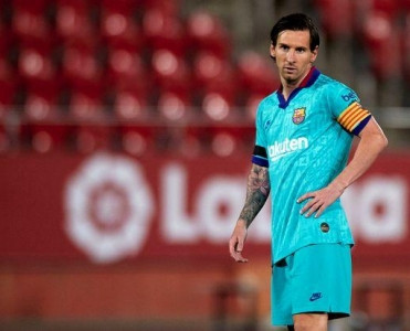 Messi saqqalını qırxdı - FOTO