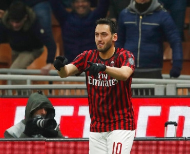 Milan Çalhanoğlu ilə bağlı qərarını verdi