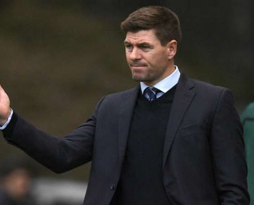 Cerrard Liverpul'u təbrik etdi