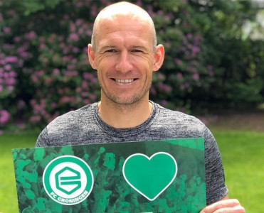 Robben futbola qayıtdı