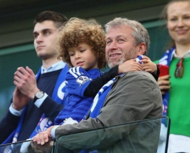 Transferlərə 2 milyarddan çox pul xərcləyib