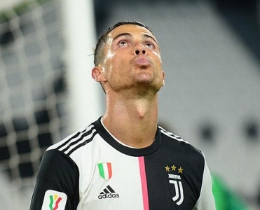 Ronaldonun yeni imici - FOTO