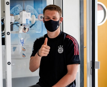 Bavariya Nyubeli transfer etdi