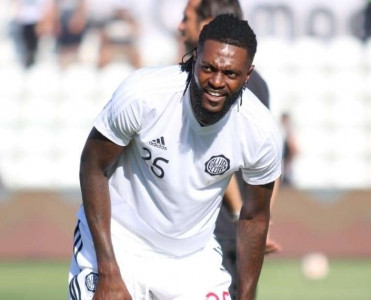 Adebayor Olimpiya klubundan ayrıldı