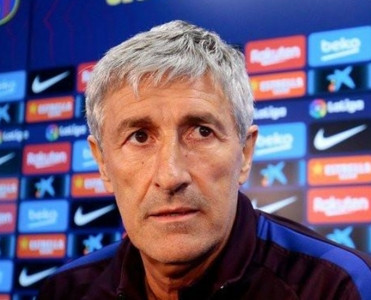 Barselona'nın futbolçuları baş məşqçini dəstəkləmir