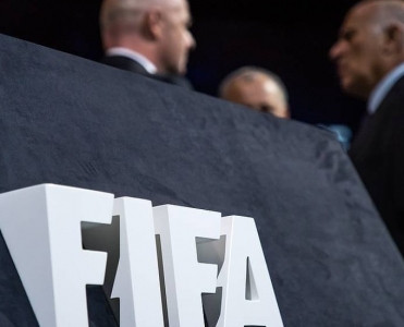 FİFA Arsenal'ı cərimələdi