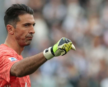 Buffon'dan yeni rekord