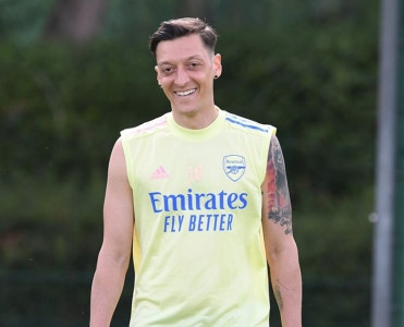 Özil qərarını verdi