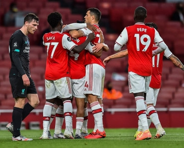 Mançester Siti və Tottenhem'dan qələbə, Arsenal Liverpul'u məğlub etdi
