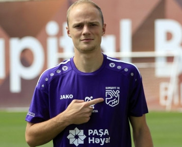 Sumqayıt daha bir futbolçusu ilə müqavilə yenilədi