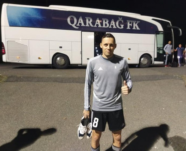 Nemanya həmin pankartda yazılanları oxumamışdı