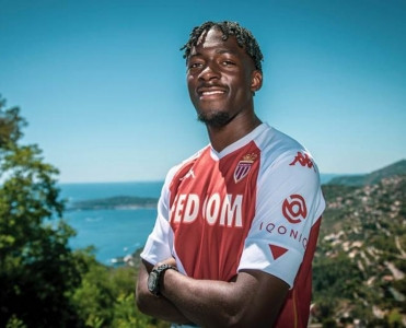 Arsenal istəyirdi, Monako'ya keçdi