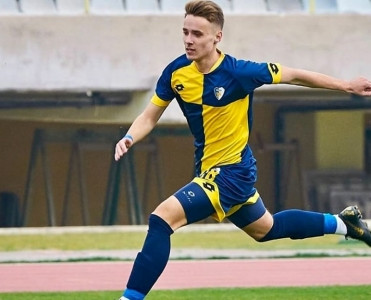 Fənərbaxça 18 yaşlı futbolçu aldı