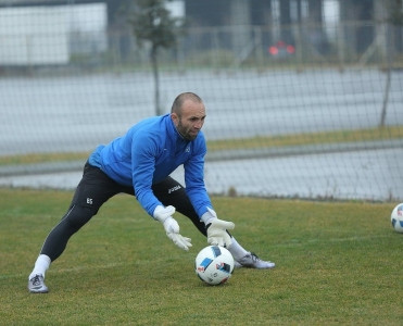 Səbail qapıçısını göndərdi