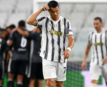 Ronaldo izləyicilərini seçim qarşısında qoydu - FOTO