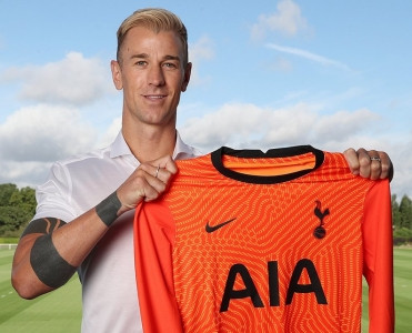 Co Hart rəsmən Tottenhem'də