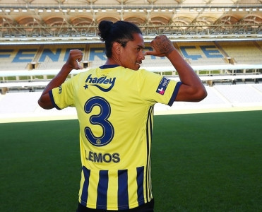 Fənərbaxça uruqvaylı futbolçu aldı