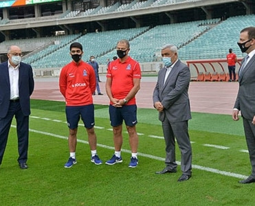 Rövnəq Abdullayev milli komanda ilə görüşdü