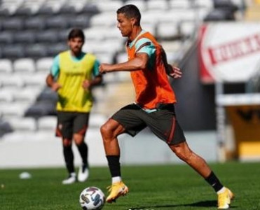 Ronaldo məşqə başladı