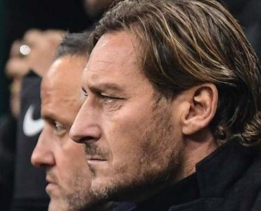 Totti Roma'ya qayıdır