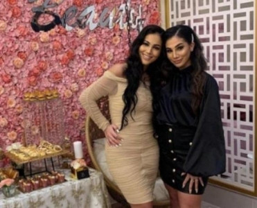 Məşhur futbolçunun bacılarını döydülər