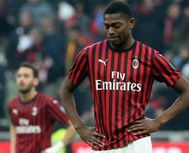 Milan'ın futbolçusu koronavirus'a yoluxdu