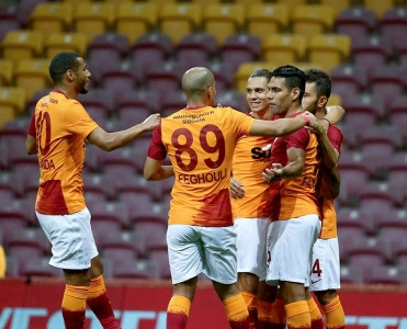 Qalatasaray Bakıya 20 futbolçu ilə gəlir - SİYAHI