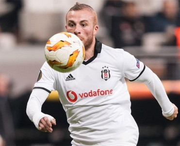 Gökhan Törə Beşiktaş'a qayıtdı