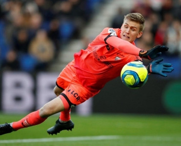 Arsenal islandiyalı qapıçını transfer edir