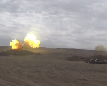 Artilleriya bölmələri düşmənə sarsıdıcı zərbələr endirir - VİDEO