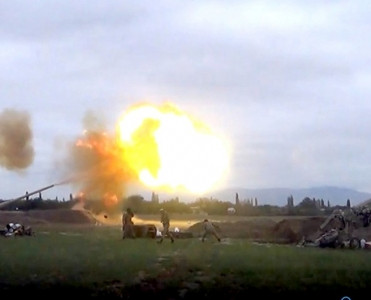 Azərbaycan Ordusu düşmən mövqelərinə artilleriya zərbələri endirir